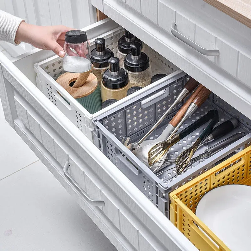 FOLDABLE STORAGE BASKET