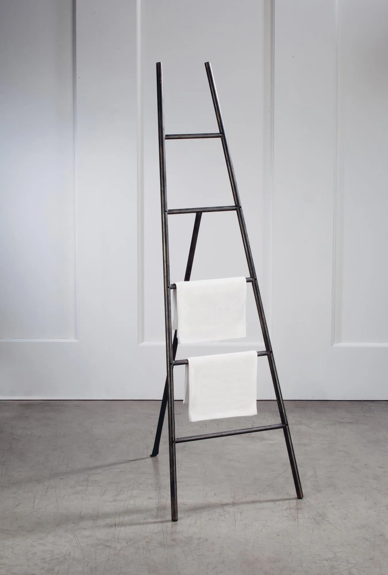 LARGE LADDER FLOOR EASEL WD